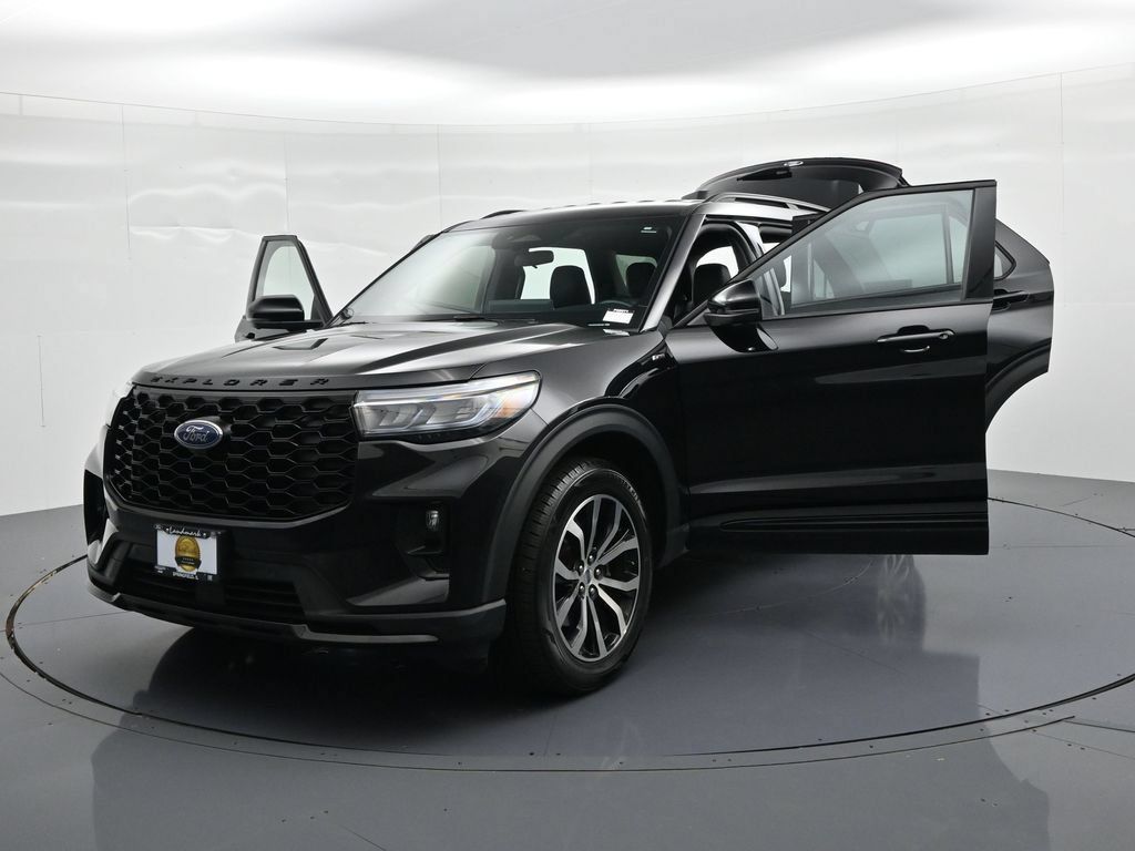 Certified 2025 Ford Explorer ST-Line AWD/4WD image 27