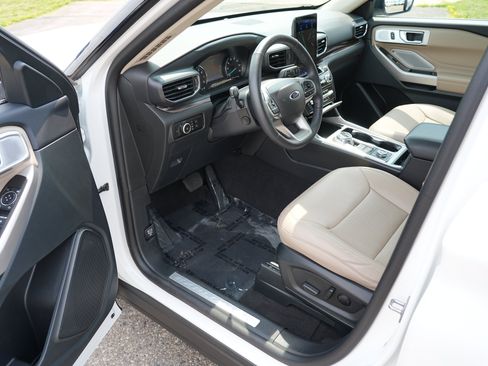 Used 2024 Ford Explorer Limited w/ Limited Technology Package AWD/4WD image 15