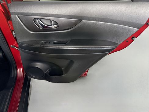 Used 2020 Nissan Rogue SV image 28