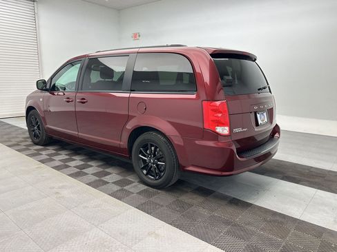 Used 2019 Dodge Grand Caravan SE FWD image 3