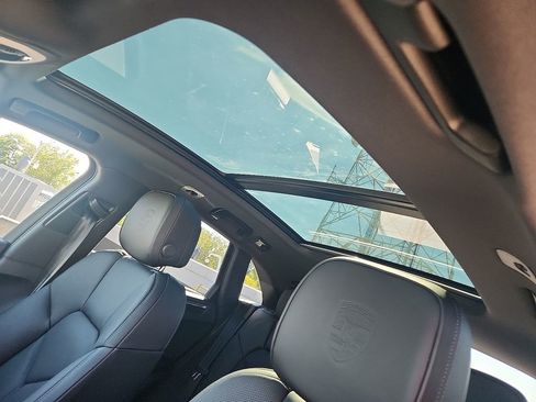 New 2026 Porsche Macan GTS image 10