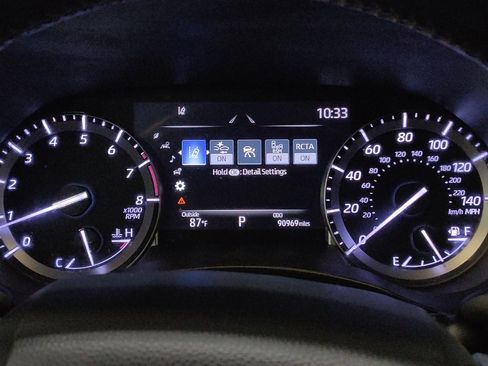 Used 2021 Toyota Highlander XLE AWD/4WD image 23