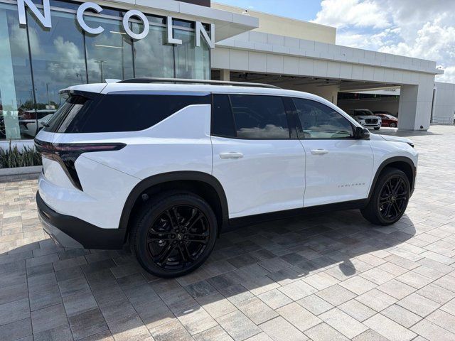 Used 2026 Chevrolet Traverse LT FWD image 2