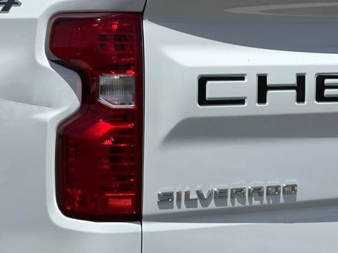 Used 2022 Chevrolet Silverado 1500 LT AWD/4WD image 24