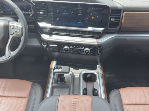 Used 2023 Chevrolet Silverado 1500 High Country w/ High Country Premium Package AWD/4WD image 29