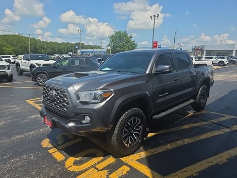 Used 2021 Toyota Tacoma TRD Sport AWD/4WD image 9