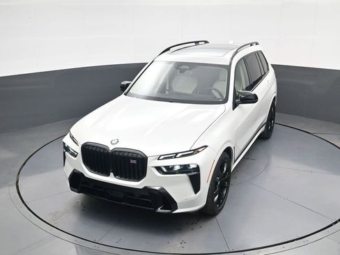 Used 2025 BMW X7 M60i w/ Executive Package image 27