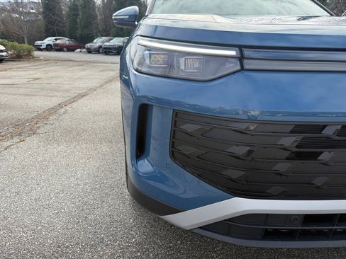 New 2026 Volkswagen Tiguan SE image 24