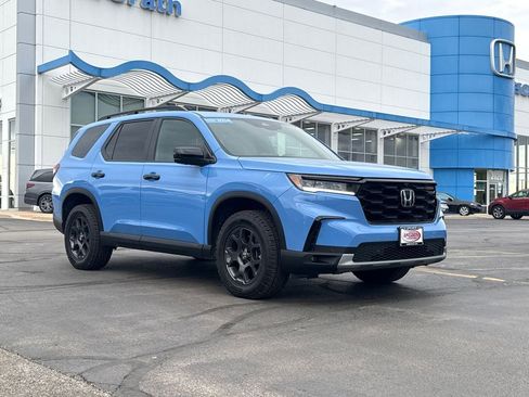 Certified 2024 Honda Pilot TrailSport image 3