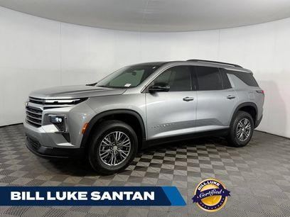 Used 2025 Chevrolet Traverse LT