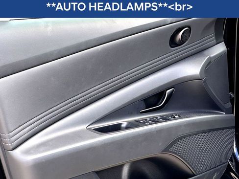 Used 2025 Hyundai Elantra Sport image 14