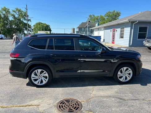 Used 2023 Volkswagen Atlas SE AWD/4WD image 2
