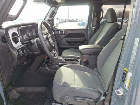 Used 2025 Jeep Wrangler Willys image 9