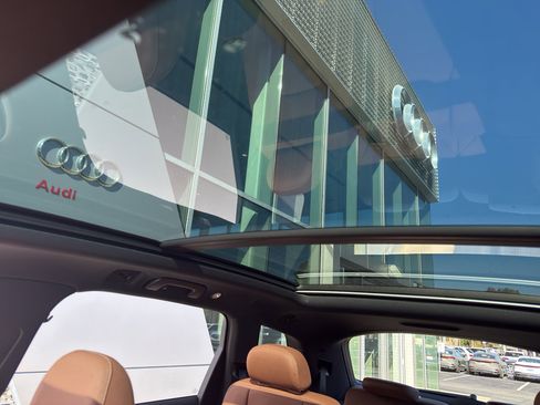 Used 2025 Audi Q7 Premium w/ Convenience Package image 29