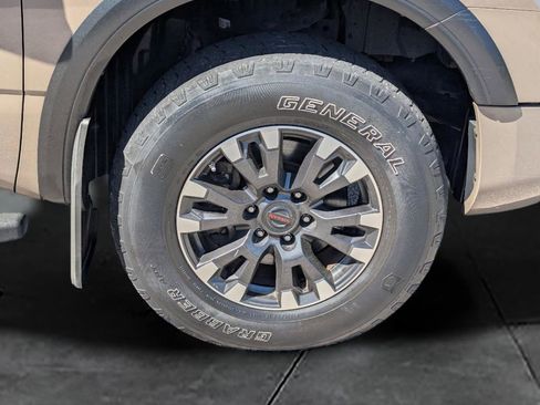 Used 2021 Nissan Titan PRO-4X w/ Pro-4x Convenience Package AWD/4WD image 11