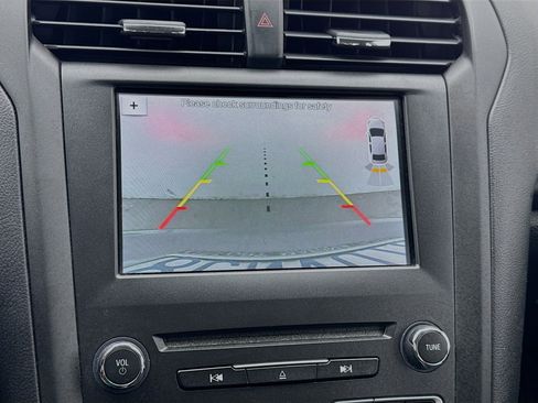 Used 2018 Ford Fusion SE w/ Equipment Group 601A image 10