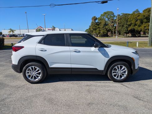 Used 2025 Chevrolet TrailBlazer LS w/ LS Convenience Package image 3