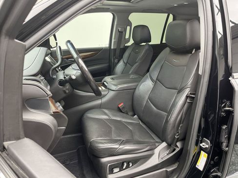 Used 2019 Cadillac Escalade Luxury AWD/4WD image 10
