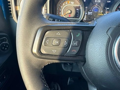 Used 2025 Jeep Gladiator Sport AWD/4WD image 19
