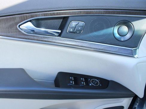 Used 2019 Lincoln Nautilus Reserve w/ Driver Assistance Package image 10