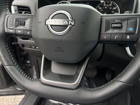 Used 2025 Nissan Rogue SV FWD image 30