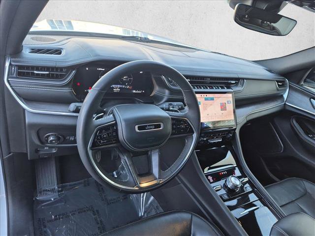 Used 2023 Jeep Grand Cherokee Overland AWD/4WD image 10