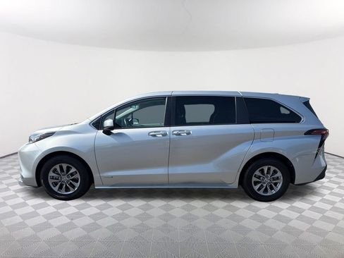 Used 2021 Toyota Sienna LE image 8