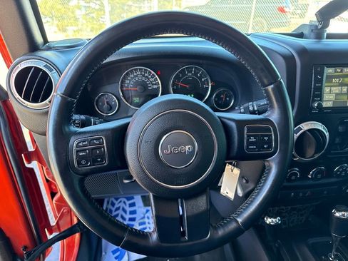 Used 2015 Jeep Wrangler Unlimited Sahara w/ Connectivity Group image 19