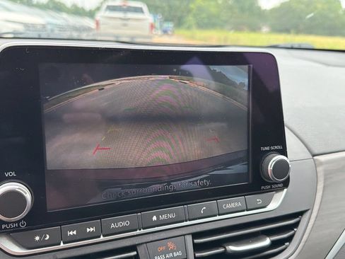 Used 2025 Nissan Altima 2.5 SV FWD image 29
