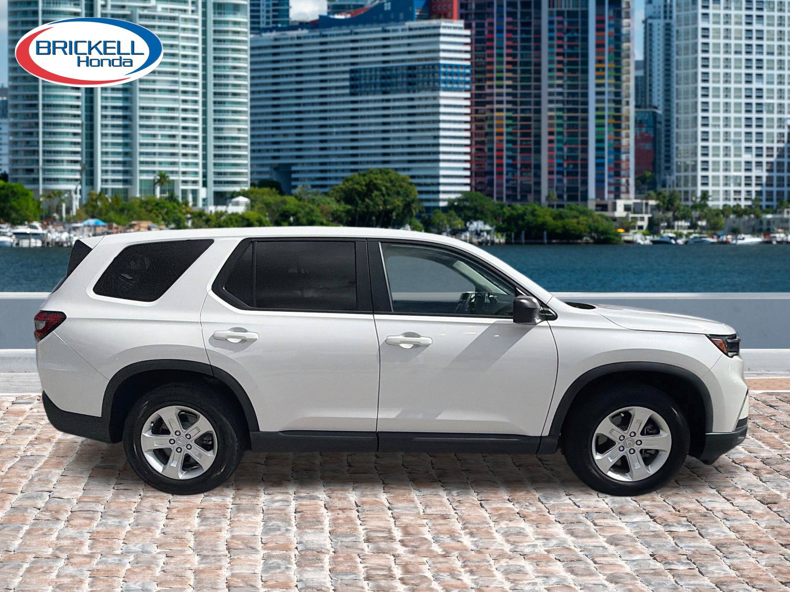 Used 2023 Honda Pilot LX image 2