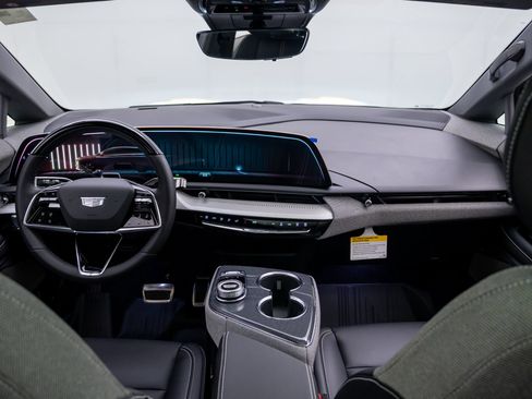 New 2026 Cadillac Optiq Sport 1 w/ LPO, Floor Liner Package AWD/4WD image 9