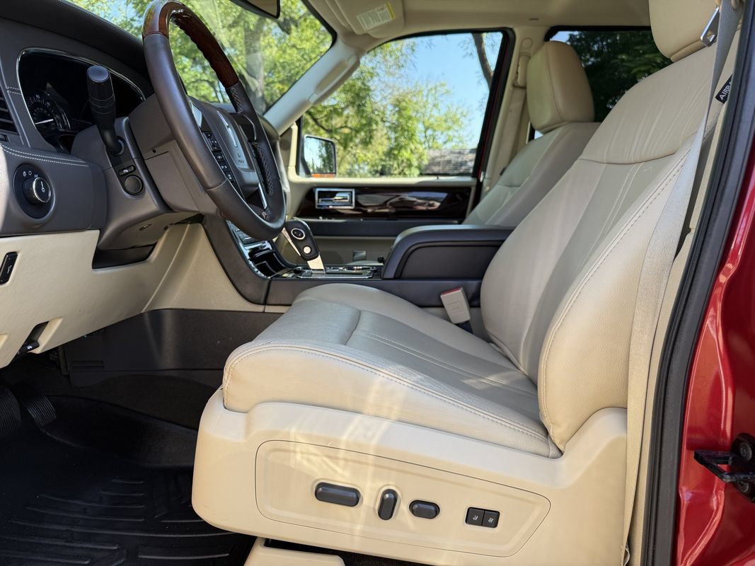 Used 2015 Lincoln Navigator 4WD w/ Equipment Group 101A Reserve image 19