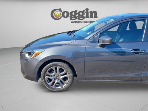 Used 2019 Toyota Yaris XLE image 24