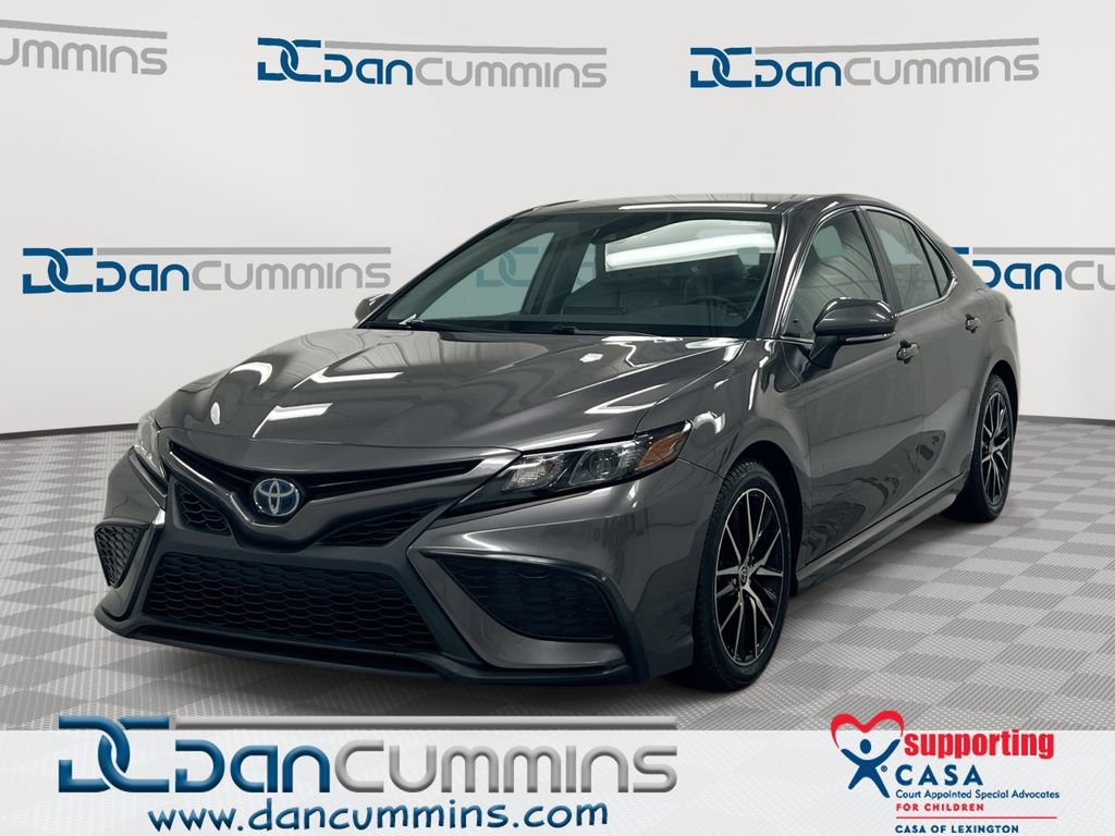 Used 2022 Toyota Camry SE FWD image 1