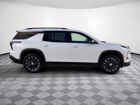 Certified 2025 Chevrolet Traverse LT w/ Sun and Wheel Package FWD image 8