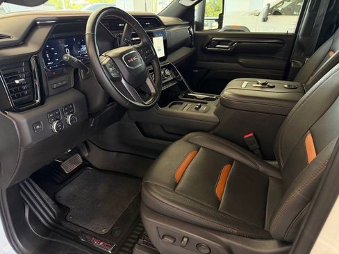 Used 2025 GMC Sierra 2500 AT4 w/ AT4 Premium Plus Package AWD/4WD image 9