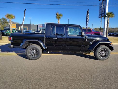 New 2026 Jeep Gladiator Sport image 11