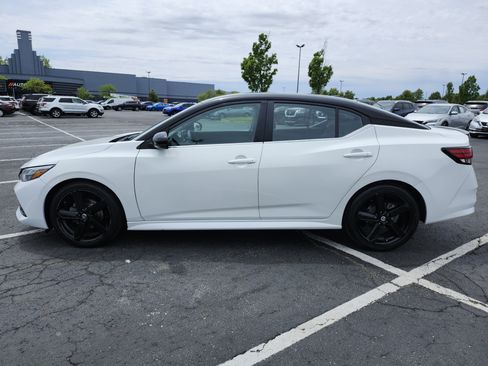 Used 2023 Nissan Sentra SR w/ Midnight Edition Package FWD image 13