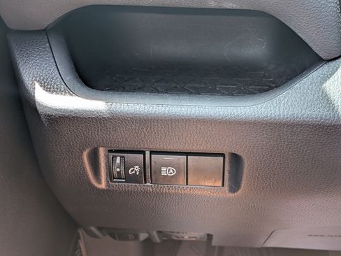 Used 2020 Toyota RAV4 LE FWD image 23