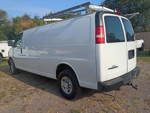 Used 2017 Chevrolet Express 2500 Extended RWD image 8