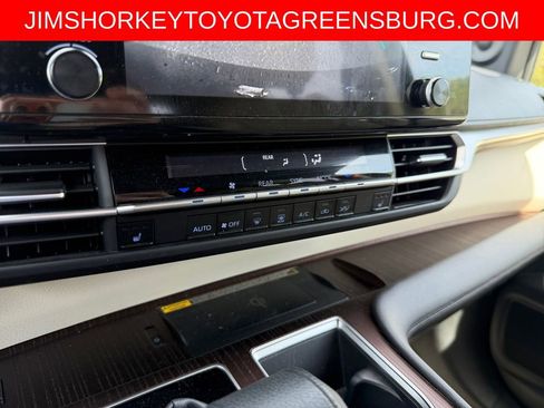 Used 2023 Toyota Sienna XLE w/ XLE Plus Package FWD image 19