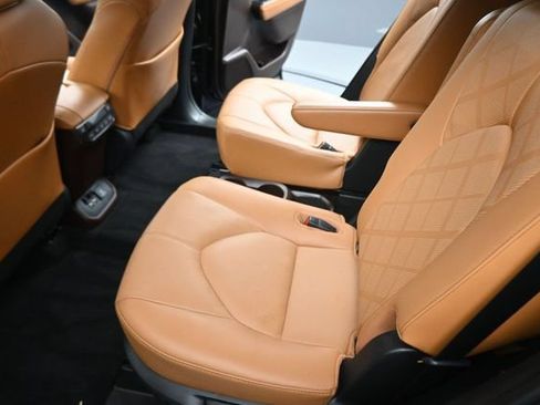 Certified 2020 Toyota Highlander Platinum AWD/4WD image 19