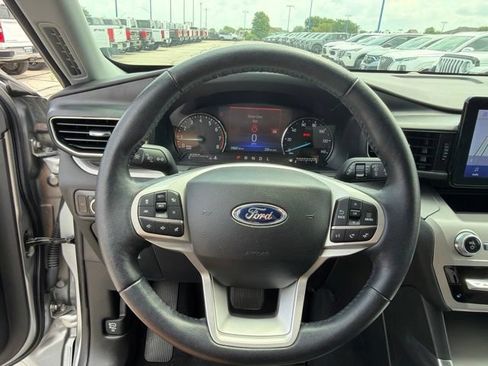 Used 2023 Ford Explorer XLT w/ Equipment Group 202A AWD/4WD image 28