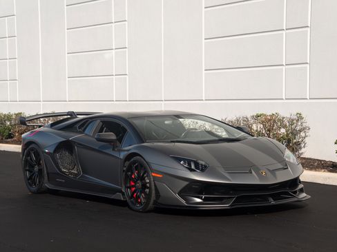 Used 2019 Lamborghini Aventador SVJ image 9