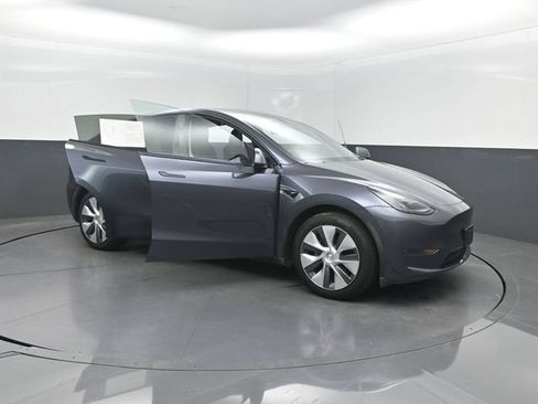 Used 2023 Tesla Model Y Long Range AWD/4WD image 37