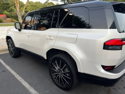 Used 2024 Lexus GX 550 w/ Accessory Package (Z1) AWD/4WD image 4