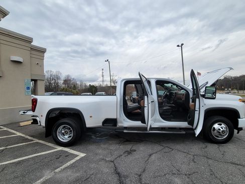 Used 2020 Chevrolet Silverado 3500 High Country image 23