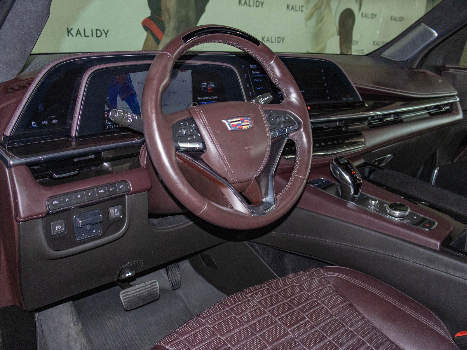 Used 2023 Cadillac Escalade Sport Platinum w/ LPO, ONYX Package AWD/4WD image 6