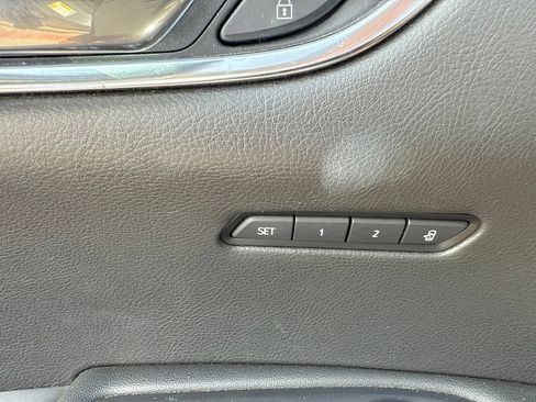 Used 2020 Cadillac XT6 Premium Luxury FWD image 16