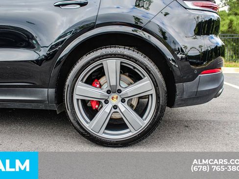 Used 2024 Porsche Cayenne S image 16